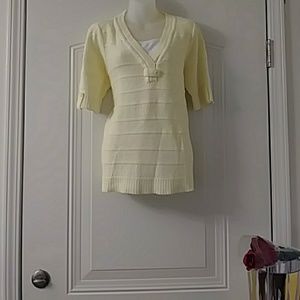 WOMENS SWEATER SIZE L